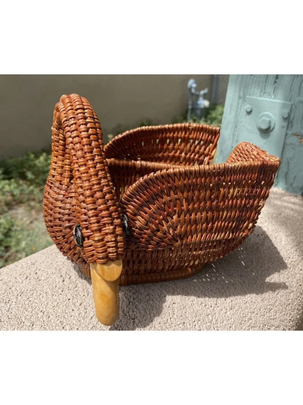 Vintage Woven Wicker Duck Basket. 7” X 5” X 6” READ